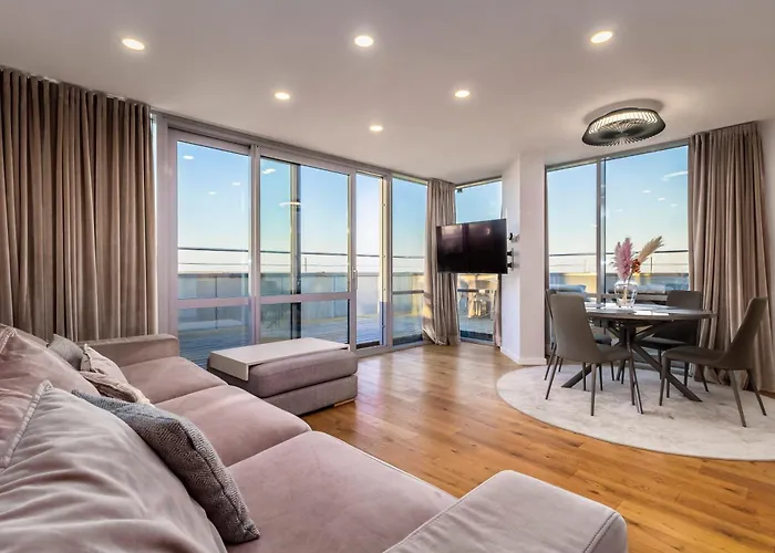 Elija Penthouse