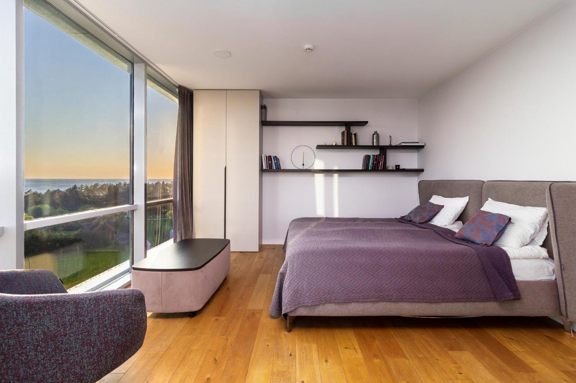 Elija Penthouse
